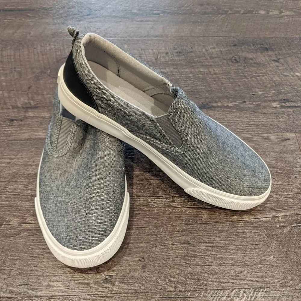 NWOT Old Navy Boy's Gray Slip On Shoes Size 4
